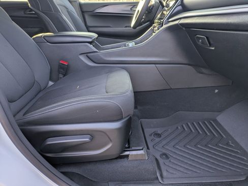 Used 2025 Jeep Grand Cherokee Laredo w/ Luxury Tech Group I image 36