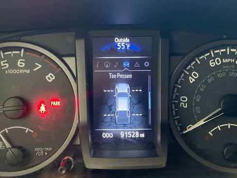 Used 2019 Toyota Tacoma TRD Off-Road w/ TRD Premium Off Road Package image 15