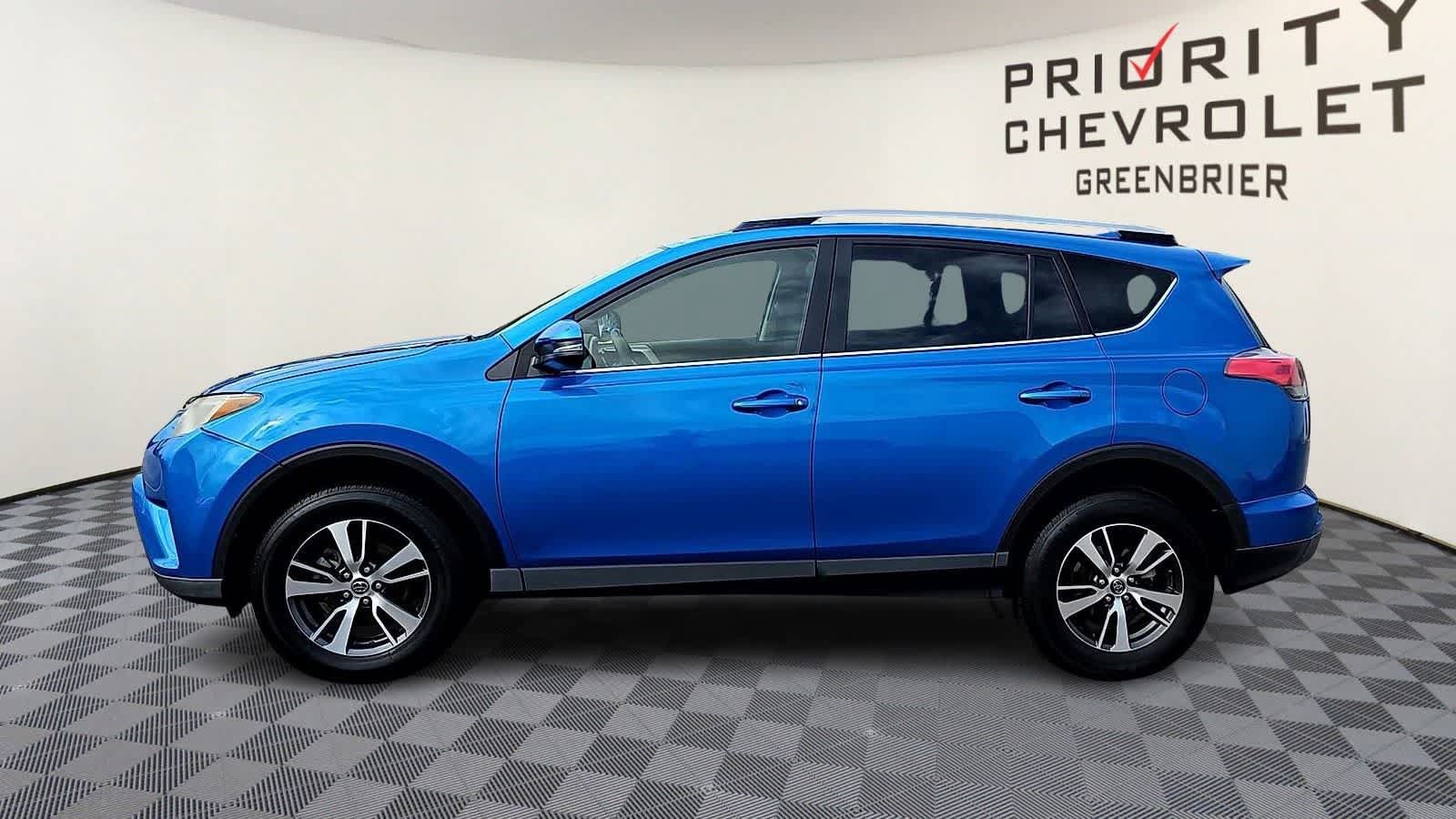 Used 2018 Toyota RAV4 XLE w/ Plus Extra Value Package FWD image 5