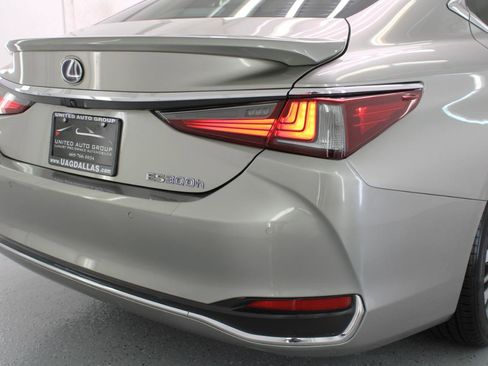 Used 2019 Lexus ES 300h w/ Premium Package FWD image 24
