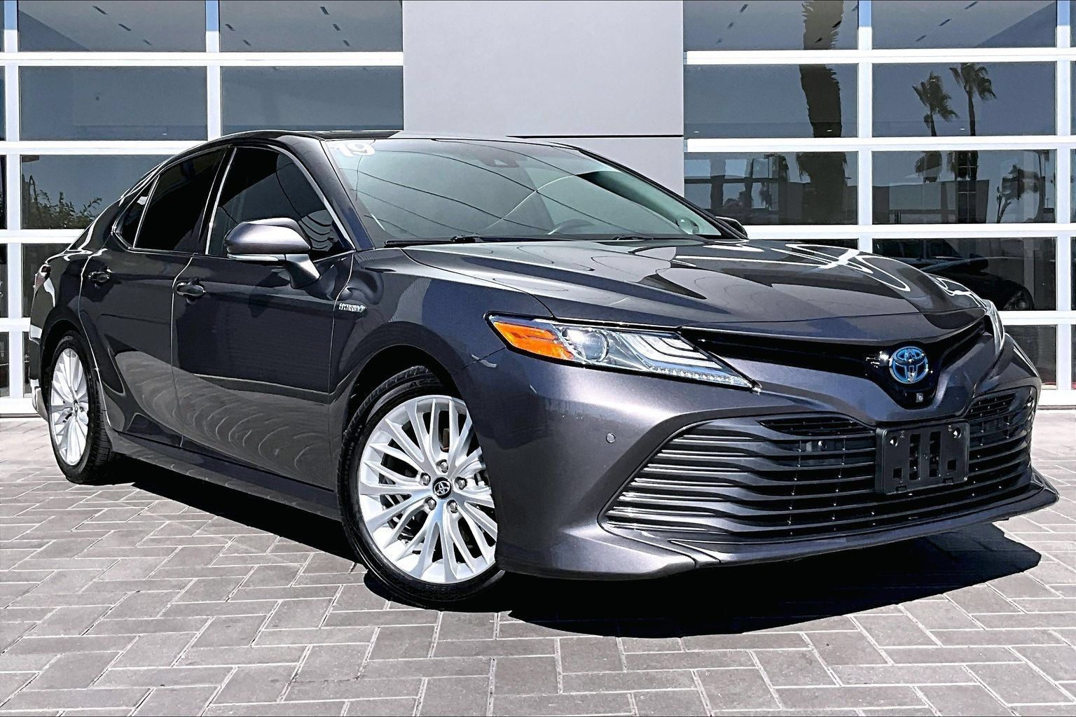 Used 2019 Toyota Camry XLE w/ Driver Assist Package FWD image 3