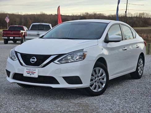 Used 2016 Nissan Sentra S image 2