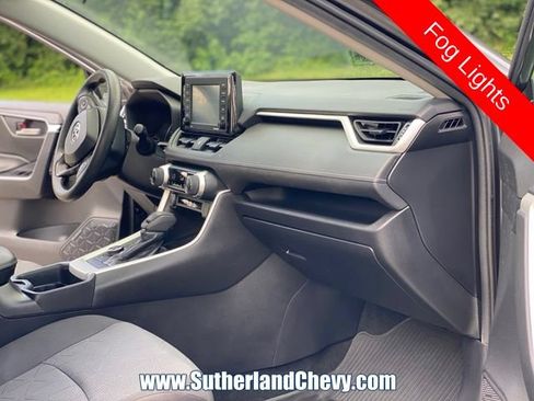Used 2021 Toyota RAV4 XLE AWD/4WD image 17