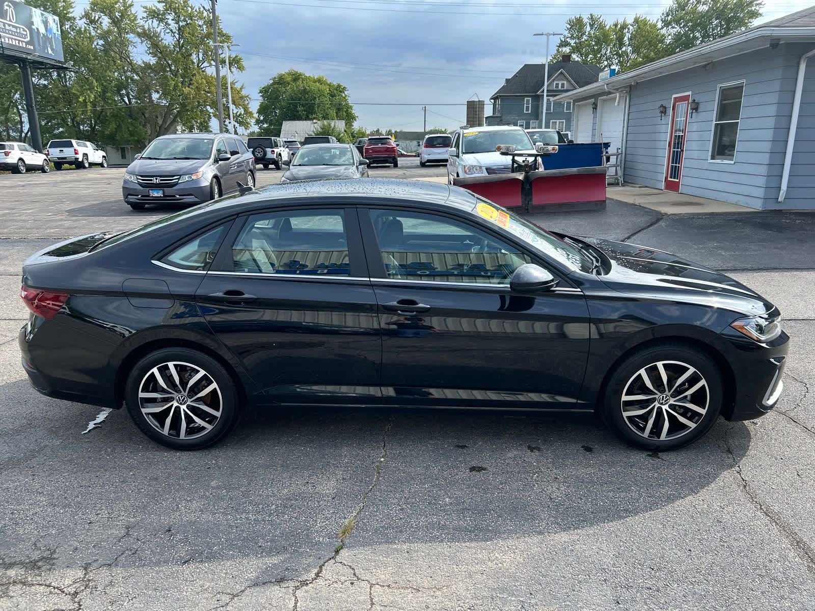 Used 2026 Volkswagen Jetta SE FWD image 3
