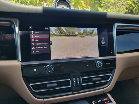 Certified 2023 Porsche Macan AWD/4WD image 20