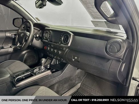 Used 2022 Toyota Tacoma TRD Off-Road w/ Technology Package AWD/4WD image 26