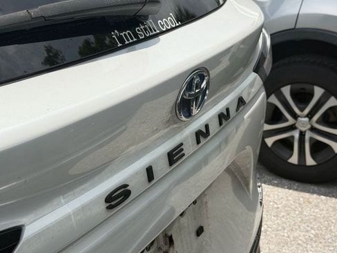 Used 2023 Toyota Sienna XLE FWD image 7