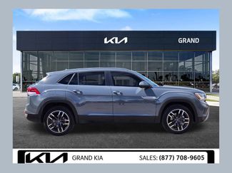 Used 2021 Volkswagen Atlas Cross Sport SE video 1