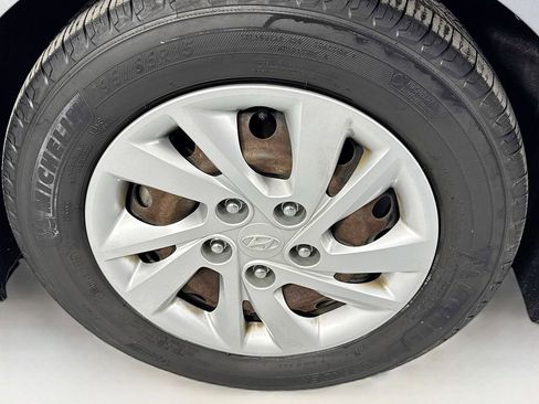 Used 2017 Hyundai Elantra SE image 35