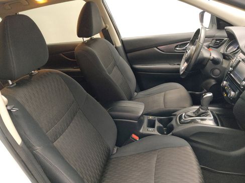 Used 2019 Nissan Rogue SV w/ Premium Package image 21