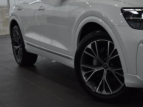 Used 2025 Audi Q8 Premium AWD/4WD image 4