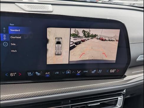 Used 2025 Chevrolet Traverse High Country FWD image 9