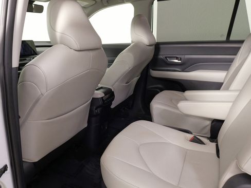 Used 2024 Toyota Grand Highlander XLE image 33