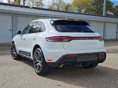 Certified 2025 Porsche Macan image 3