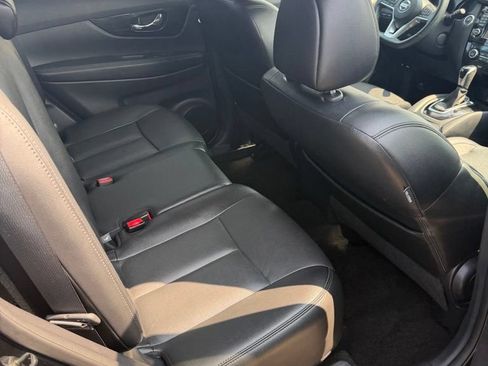 Used 2017 Nissan Rogue SL w/ SL Premium Package FWD image 10