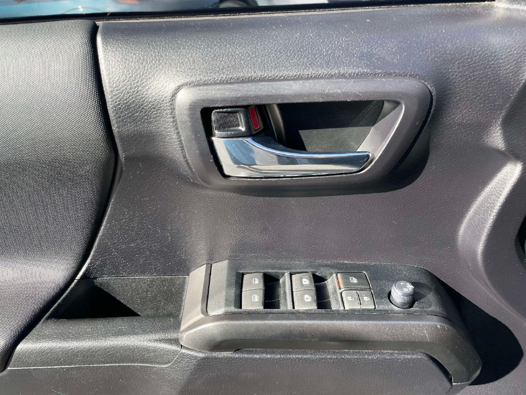 Used 2020 Toyota Tacoma TRD Sport AWD/4WD image 19
