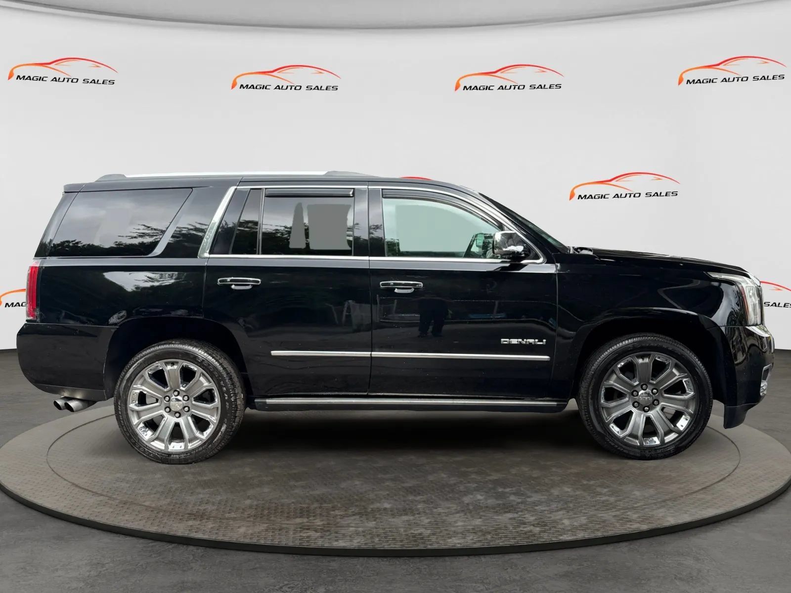 Used 2017 GMC Yukon Denali w/ Open Road Package AWD/4WD image 6