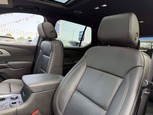 Used 2023 Chevrolet Traverse LT w/ LT Premium Package AWD/4WD image 11