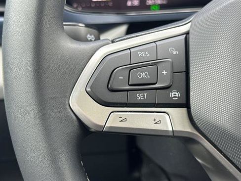 Used 2022 Volkswagen Taos SE w/ Panoramic Sunroof Package FWD image 26