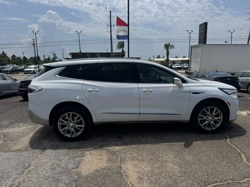 Used 2022 Buick Enclave Essence w/ Experience Buick Package FWD image 2