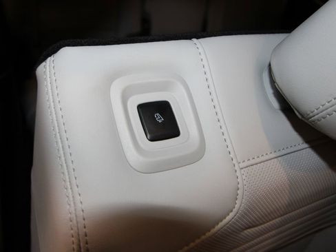 Used 2025 Ford Expedition Platinum w/ Platinum Ultimate Package image 33