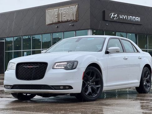 Used 2023 Chrysler 300 S RWD image 1