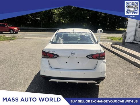 Used 2022 Nissan Versa SV FWD image 5