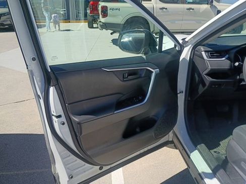 Used 2021 Toyota RAV4 LE image 20