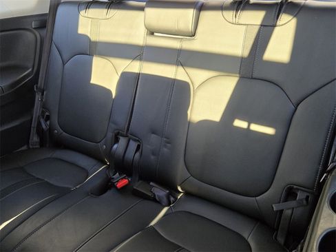 Used 2024 Honda Pilot Touring image 13