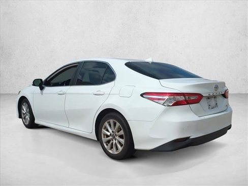 Used 2019 Toyota Camry LE FWD image 5