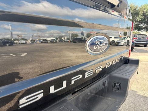 Used 2019 Ford F250 Lariat w/ Lariat Value Package AWD/4WD image 9
