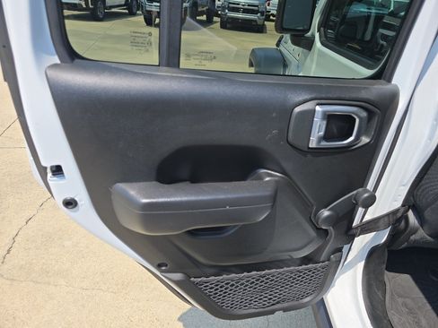 Used 2022 Jeep Wrangler Unlimited Sport AWD/4WD image 11