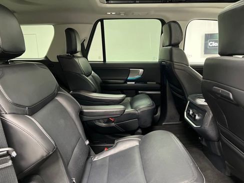 Used 2025 Ford Expedition Platinum AWD/4WD image 50