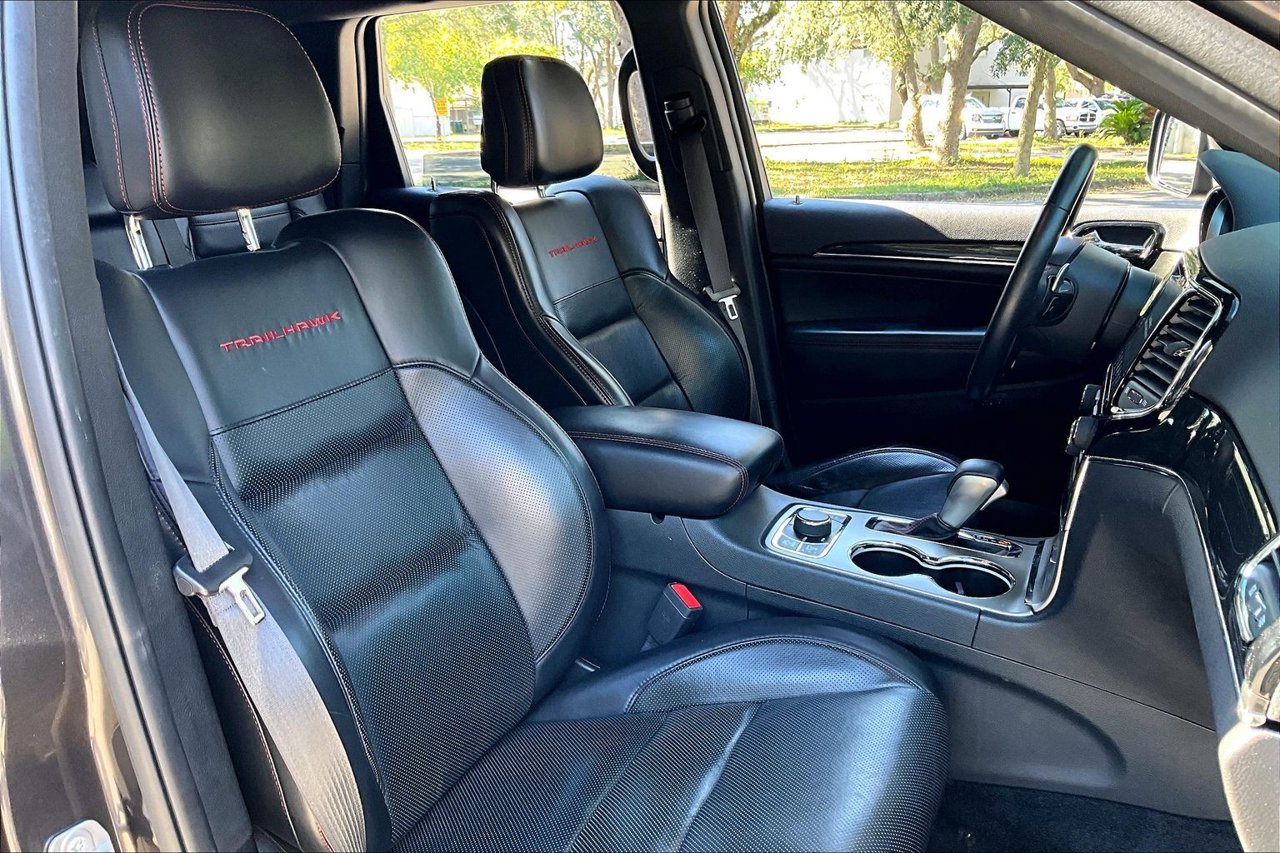 Used 2019 Jeep Grand Cherokee Trailhawk w/ Trailhawk Luxury Group AWD/4WD image 29