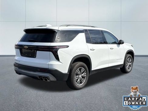 Used 2025 Chevrolet Traverse LT AWD/4WD image 3