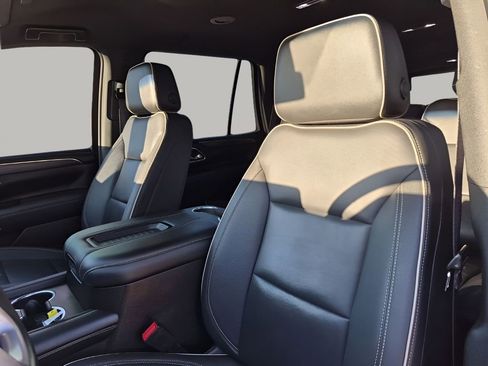 Used 2023 GMC Yukon SLT image 31