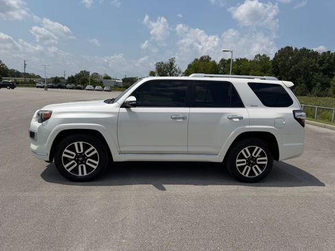 Used 2016 Toyota 4Runner Limited AWD/4WD image 2