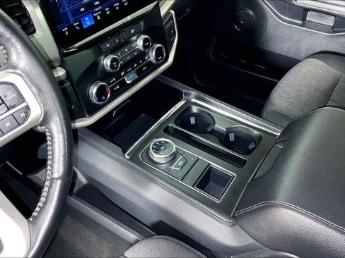 Used 2024 Ford Expedition XLT RWD image 18