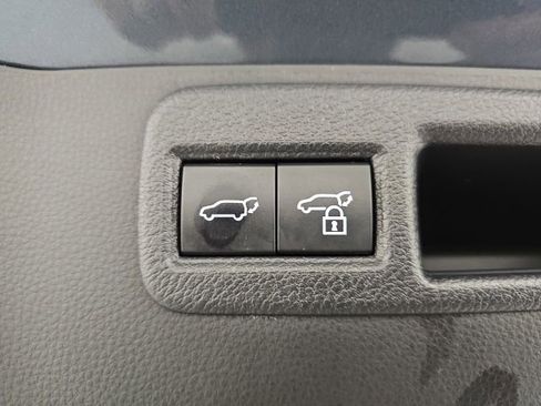 Used 2021 Toyota Venza Limited image 36