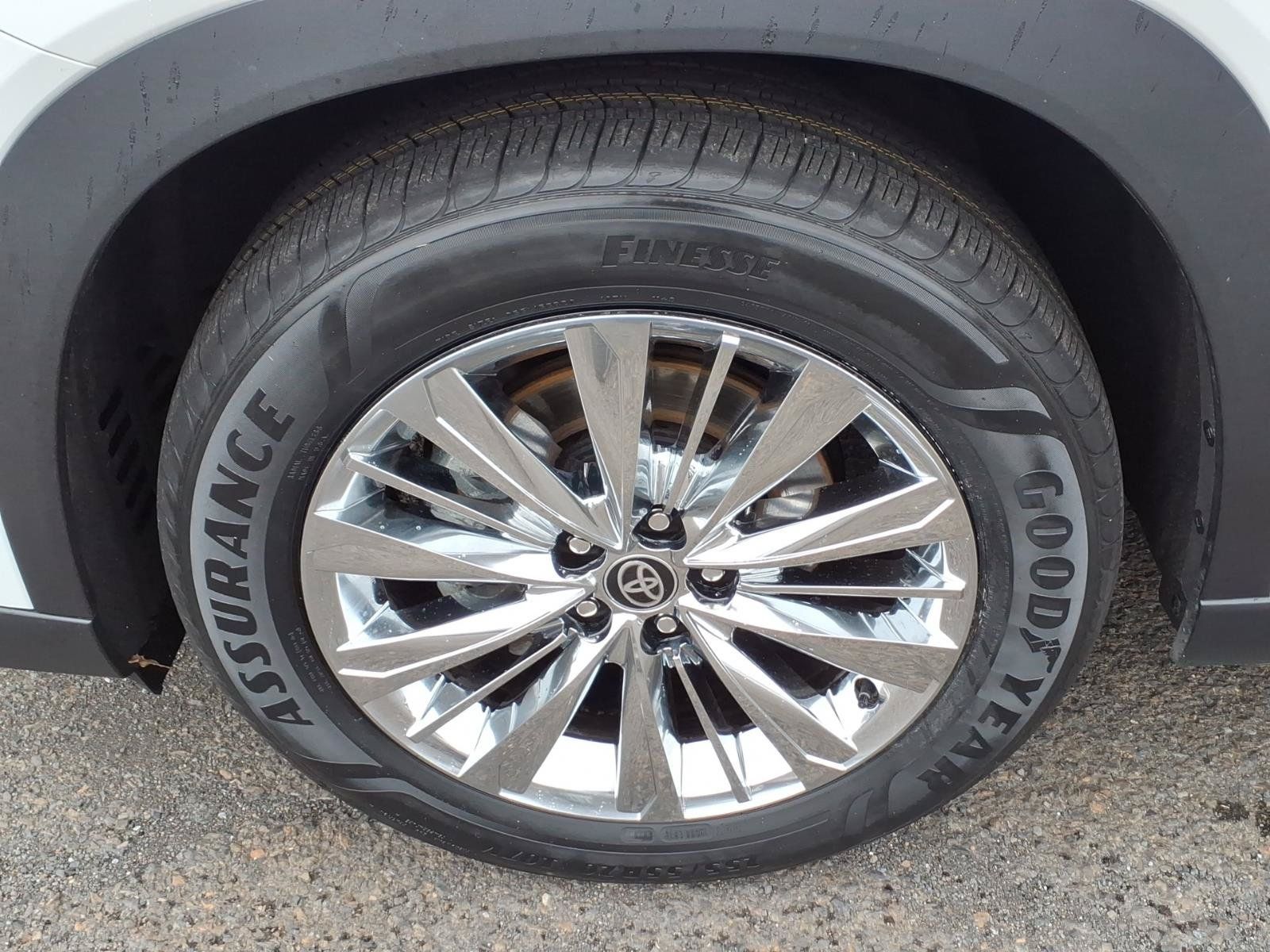 Used 2024 Toyota Grand Highlander AWD image 10