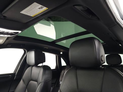 Used 2020 Porsche Macan image 18