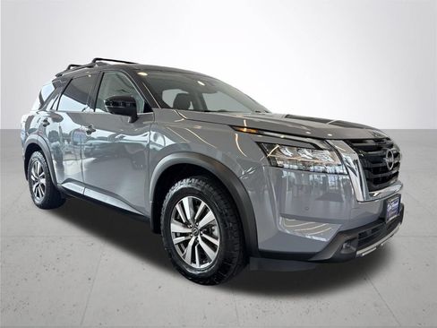 Used 2022 Nissan Pathfinder SL AWD/4WD image 5