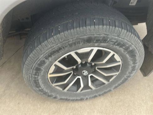 Used 2020 Toyota Tacoma TRD Sport w/ Technology Package image 12