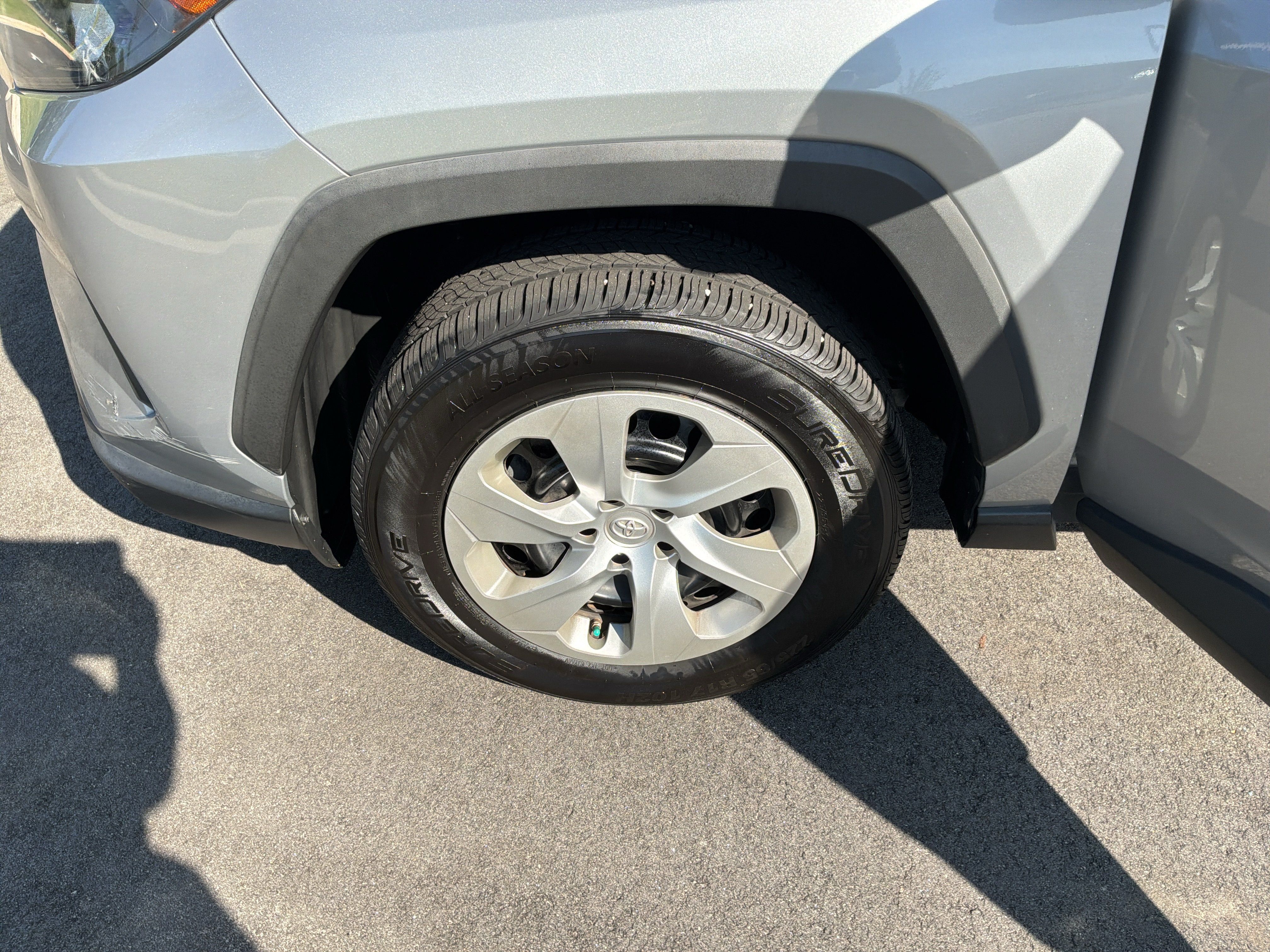 Used 2019 Toyota RAV4 LE FWD image 15