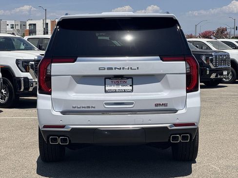 New 2026 GMC Yukon XL Denali w/ Denali Reserve Package AWD/4WD image 4