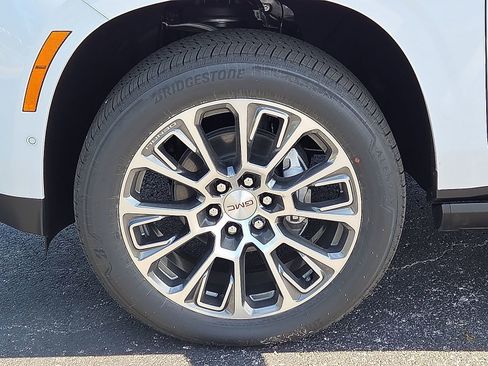New 2026 GMC Yukon Denali AWD/4WD image 7