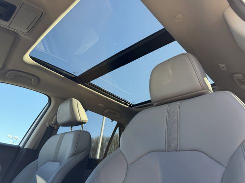 Certified 2024 Honda Pilot Touring image 23