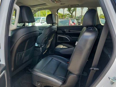 Used 2025 Kia Telluride S image 10