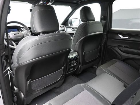 New 2025 Jeep Grand Cherokee L Laredo image 16