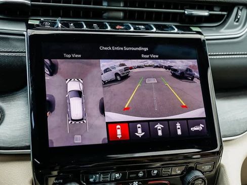 New 2025 Jeep Grand Cherokee Limited w/ Luxury Tech Group II image 24